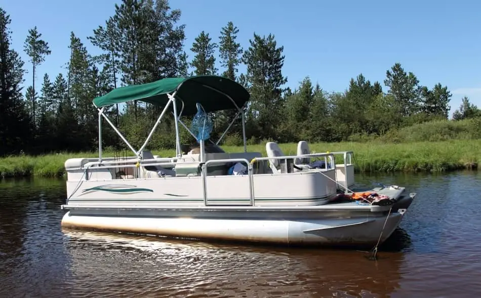 Boat Gas Tank Size (With 60 Examples of Different Boat Models